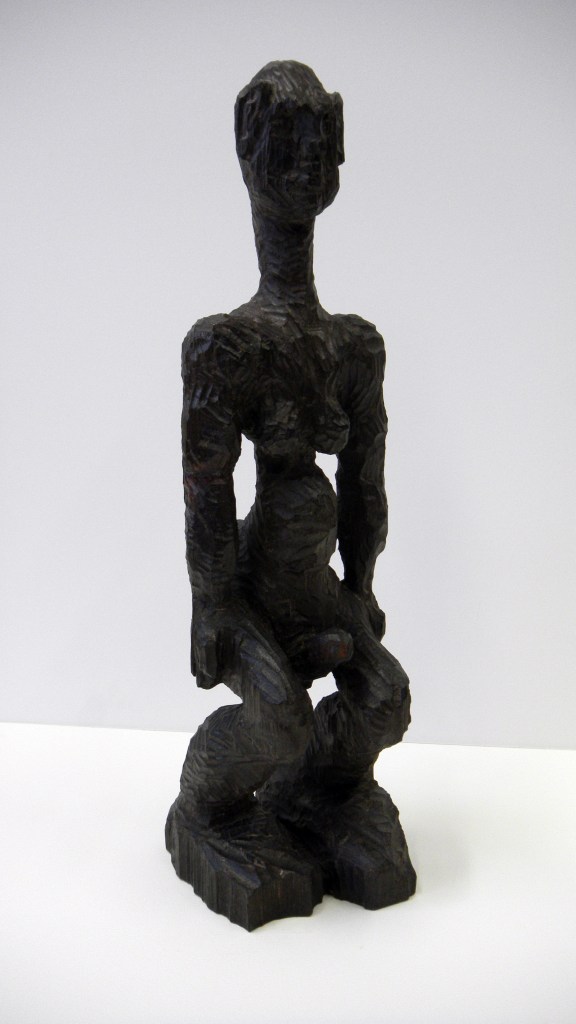 Manu, sculpture en bois (tilleul) teintée et cirée, 40,5 cm de hauteur, 15 cm de largeur et 6 cm de profondeur, 2015